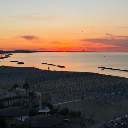 Hotel Bellevue Cattolica Exterior photo