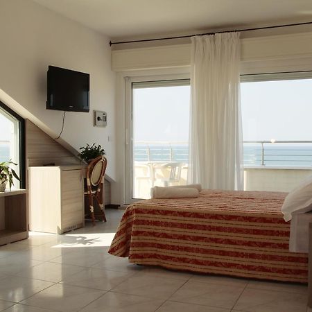Hotel Bellevue Cattolica Exterior photo