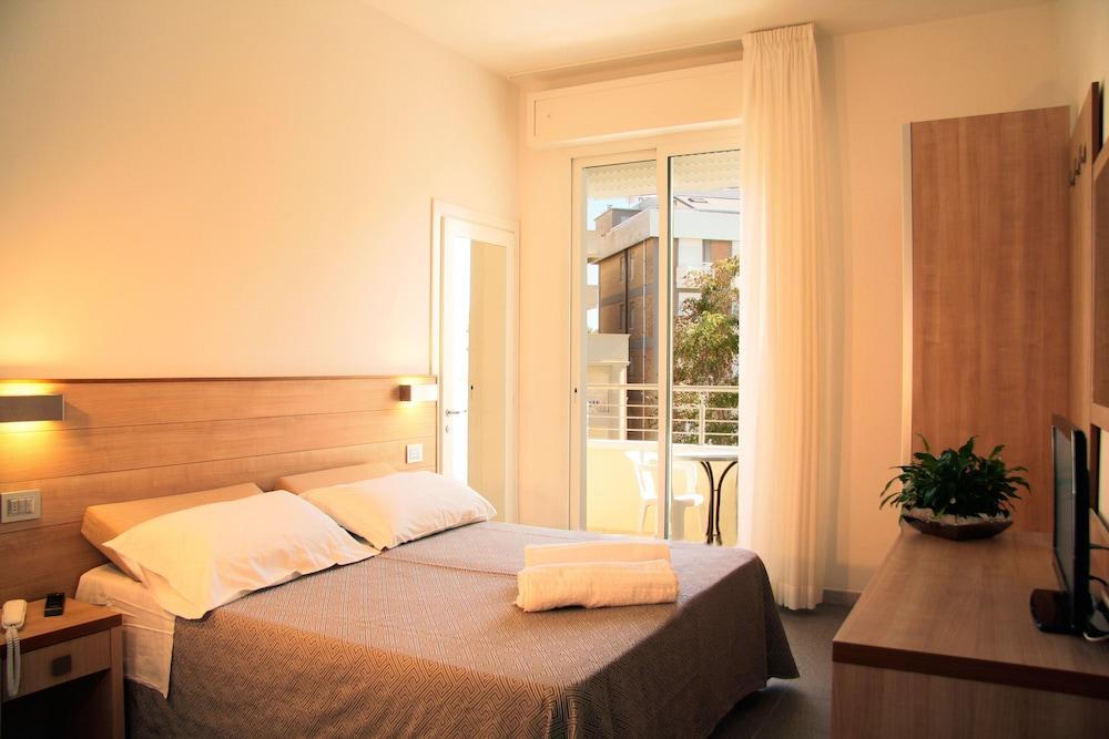Hotel Bellevue Cattolica Exterior photo