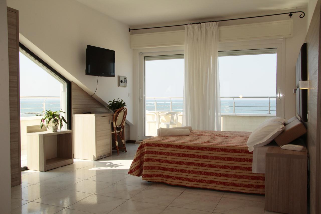 Hotel Bellevue Cattolica Exterior photo